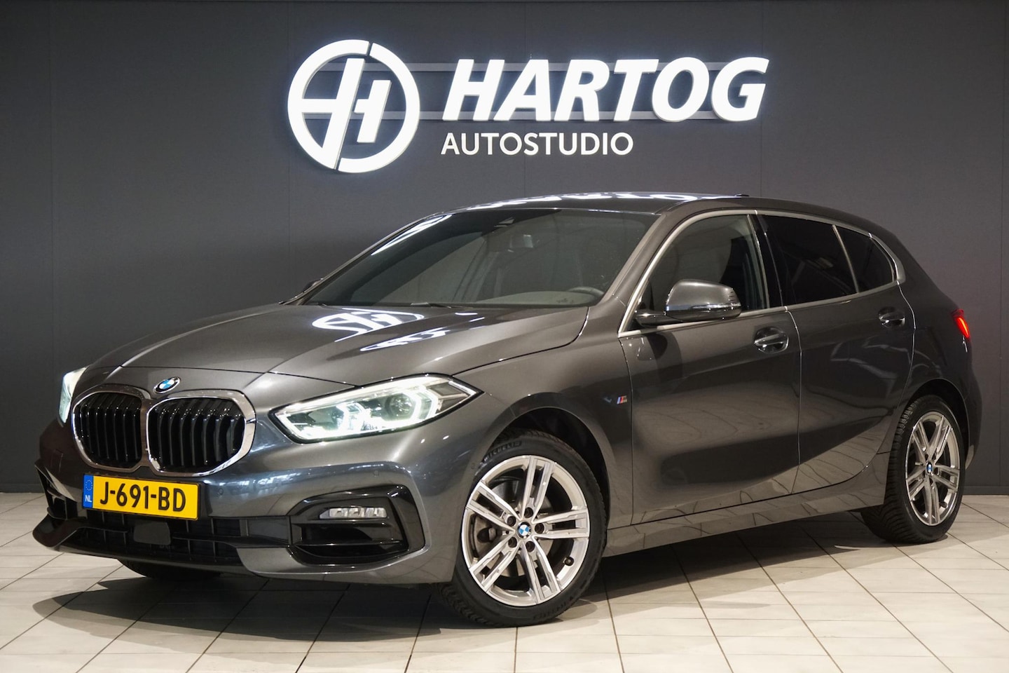 BMW 1-serie - 118i Executive Edition + HARMAN KARDON / CAMERA / STOELVERWARMING - AutoWereld.nl