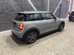 MINI Cooper - Classic 33 kWh | Stoelverwarming | Navigatie | LED | Apple Carplay | PDC A |