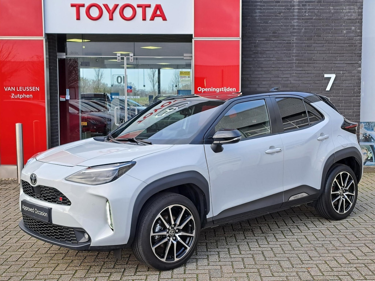 Toyota Yaris Cross - 1.5 Hybrid GR Sport STOELVERWARMING ELEKTRISCH BEDIENBARE ACHTERKLEP JBL AUDIO - AutoWereld.nl