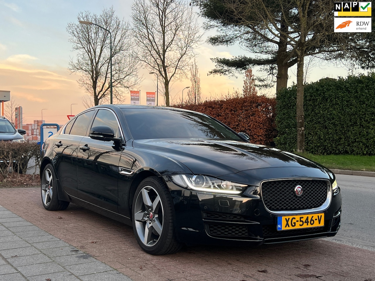 Jaguar XE - 2.0t Pure Sport 200PK *NAP|Luxueus en Goed Onderhouden - AutoWereld.nl