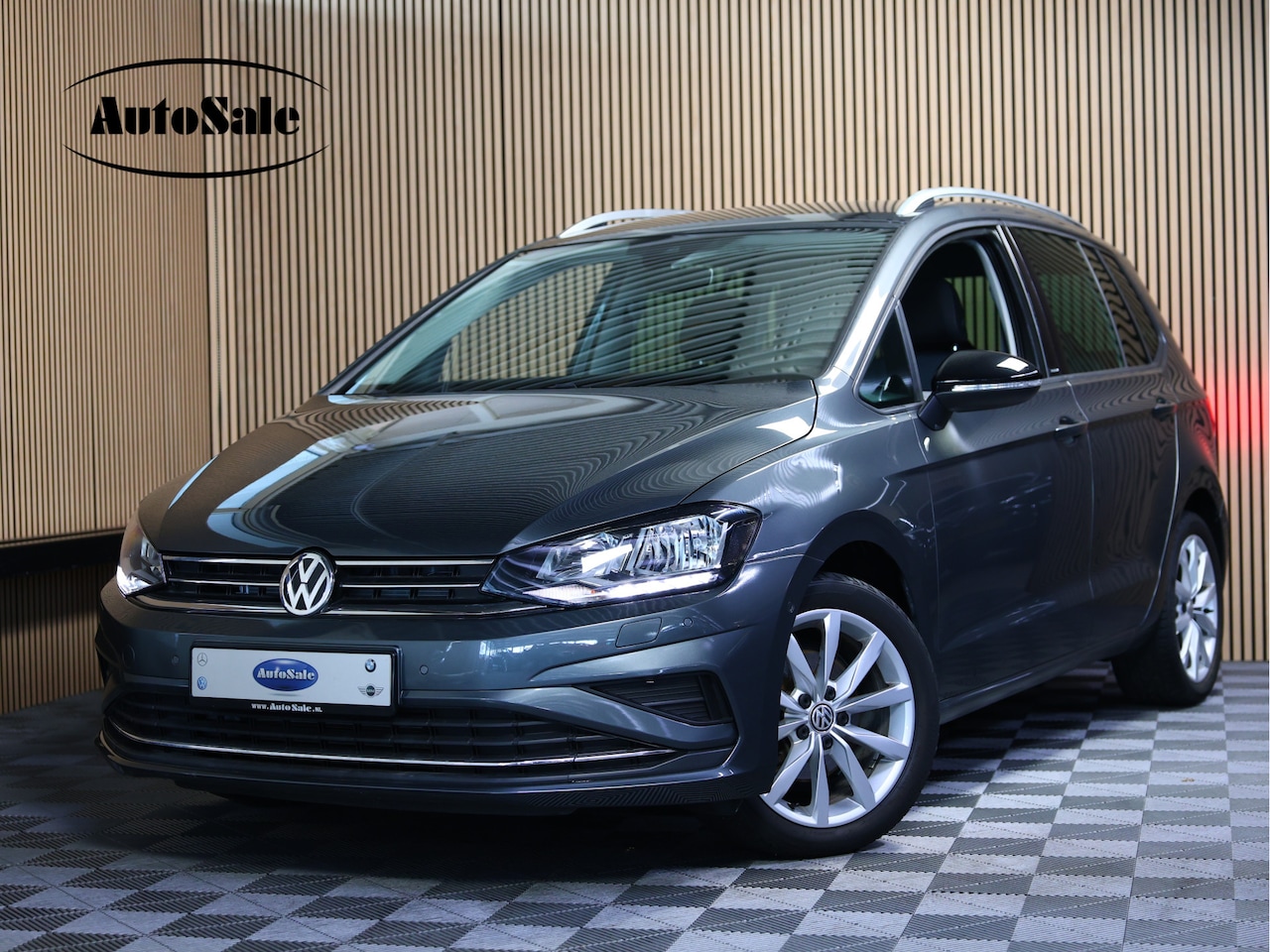 Volkswagen Golf Sportsvan - 1.5 TSI ACT Highline IQ Drive ACC Navi Carplay Lane+Park Ass. Clima Stoelvw '19 - AutoWereld.nl