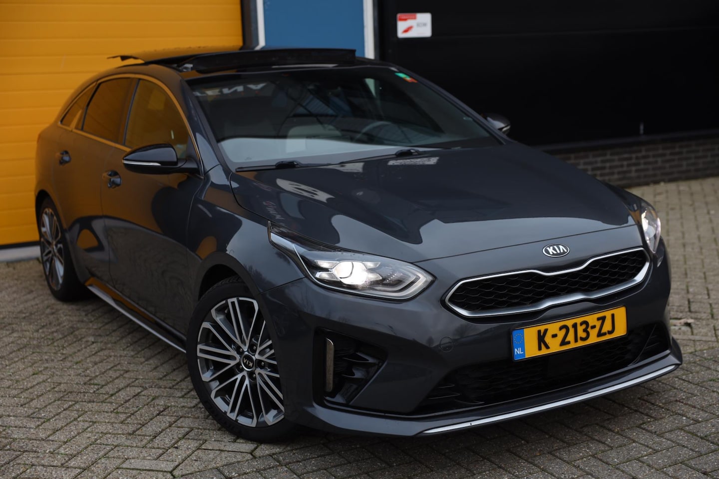 Kia Pro cee'd - 1.4 T-GDI GT-Line / Aut / Navi / Open Panoramadak / JBL / Camera / Dode Hoek / Lane Assist - AutoWereld.nl