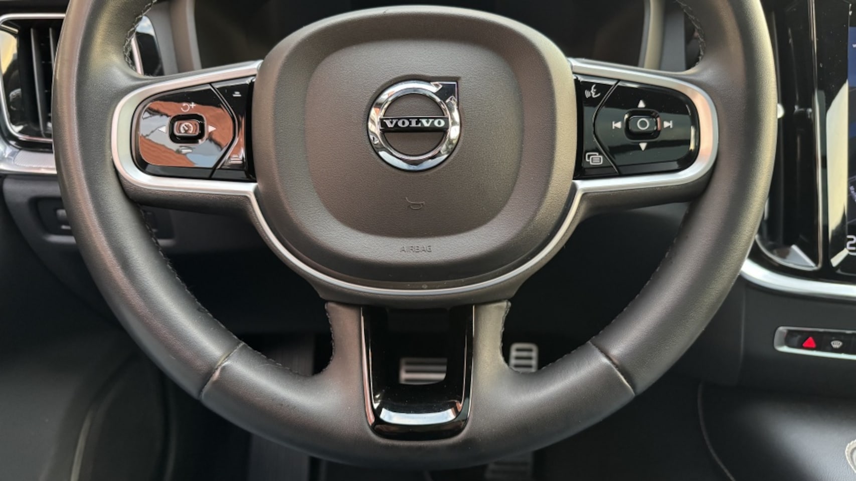 Volvo V60 - 2.0 T6 AWD R-Design | Pano | Leer | Camera - AutoWereld.nl