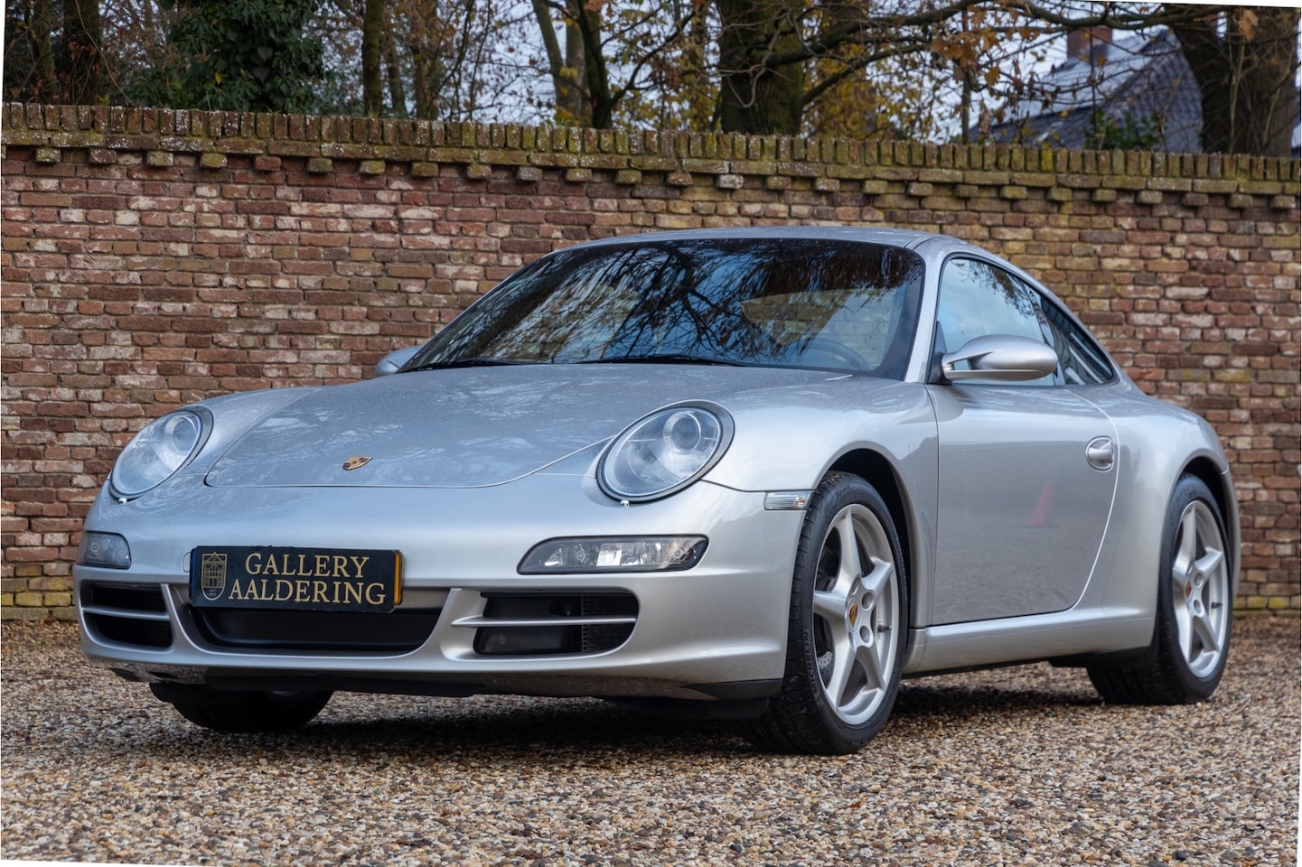 Porsche 911 - 997 Carrera Coupé "Manual gearbox" Finished in “Arktissilber” with black leather sports se - AutoWereld.nl