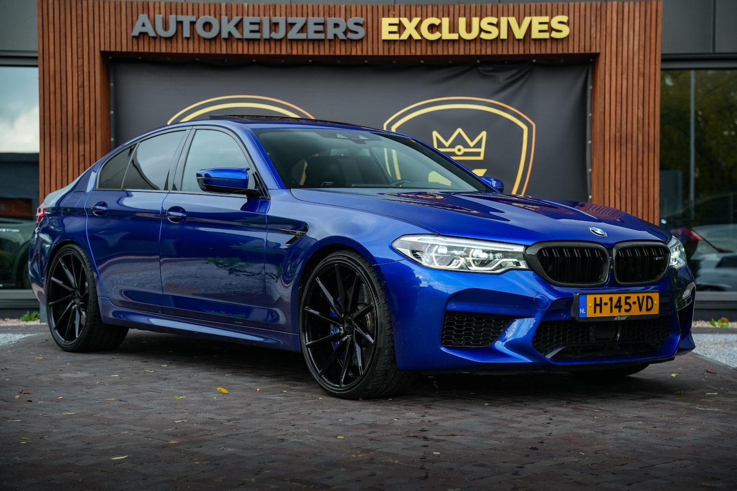 BMW M5 - 5-serie F90 Schuifdak Marina Blue 22'' Vossen Downpipe - AutoWereld.nl