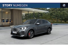 BMW iX2 - eDrive20 High Executive M Sport / Panoramadak / Trekhaak / Sportstoelen / Adaptieve LED /