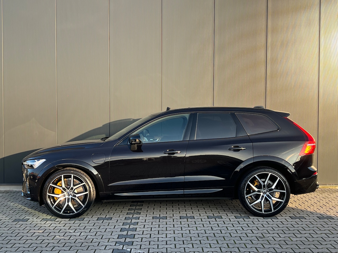 Volvo XC60 - 2.0 T8 Plug-in-hybrid AWD Polestar Engineered | Panoramadak | Heico | Trekhaak | 360 camer - AutoWereld.nl