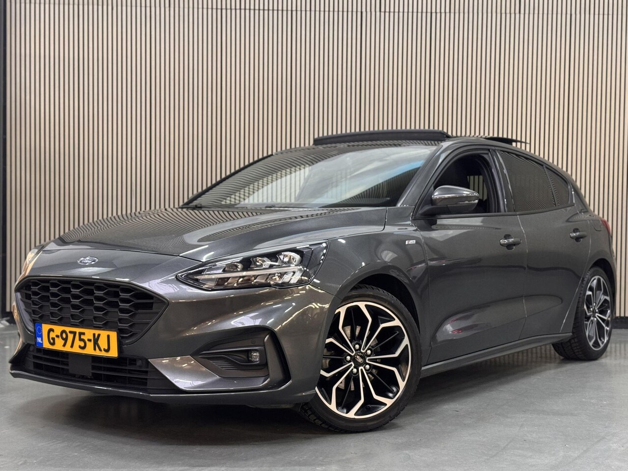 Ford Focus - 1.5 EcoBoost 182pk ST Line Panoramadak Trekhaak Navi B&O 18" LM velgen Privacy Glass NL-Au - AutoWereld.nl