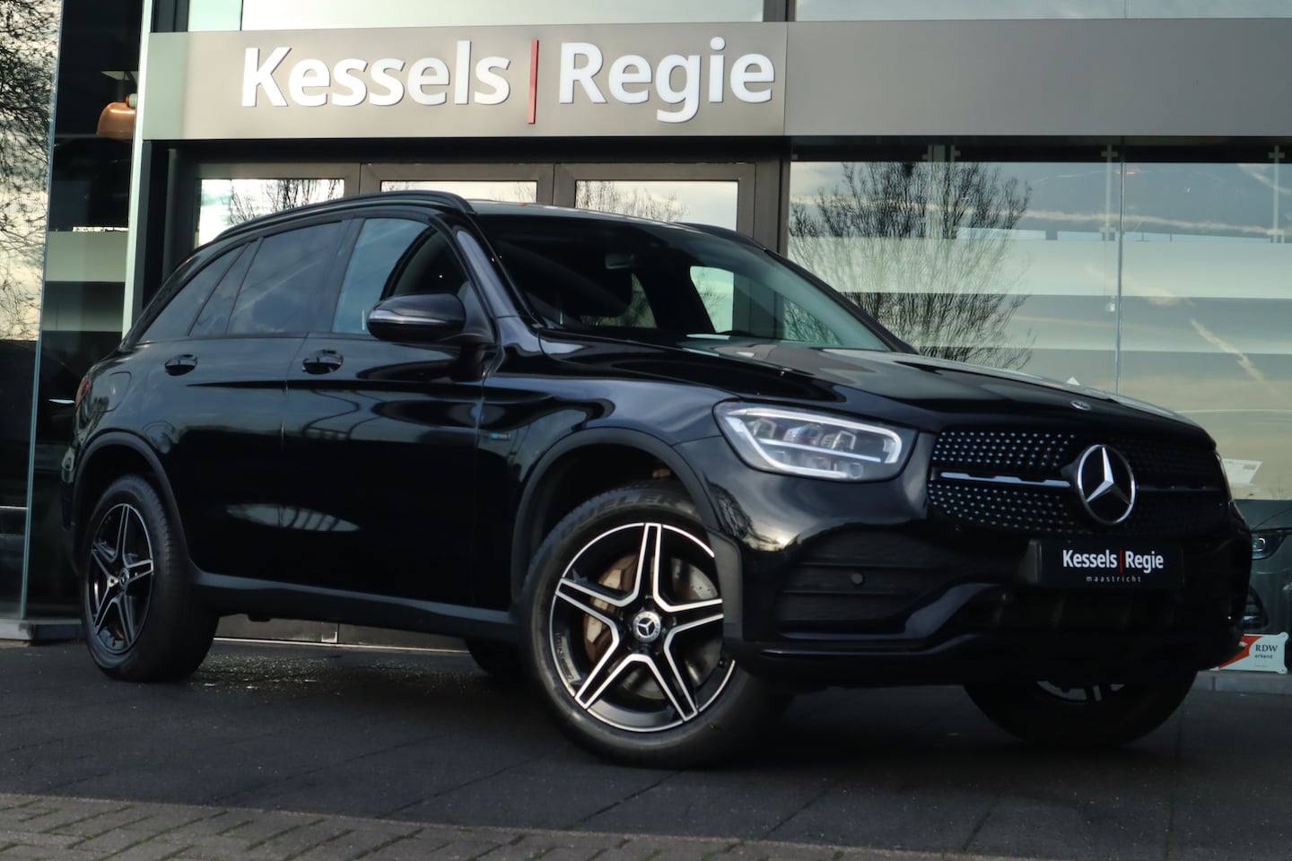 Mercedes-Benz GLC-klasse - 300e 4MATIC AMG Night Camera CarPlay 19” Stoelverwarming DAB - AutoWereld.nl