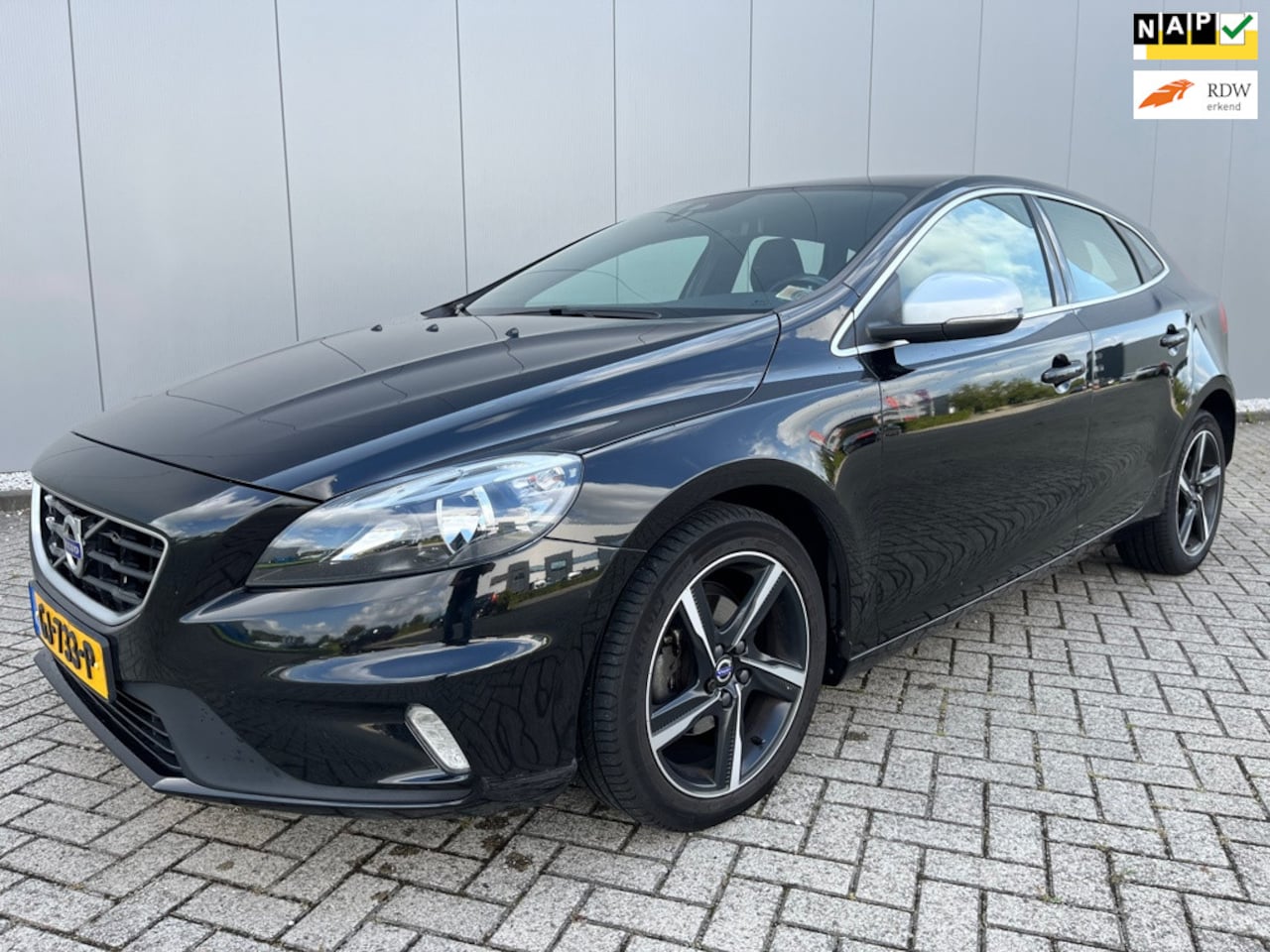 Volvo V40 - 2.0 D2 R-Design/ 5700 ex BTW - AutoWereld.nl
