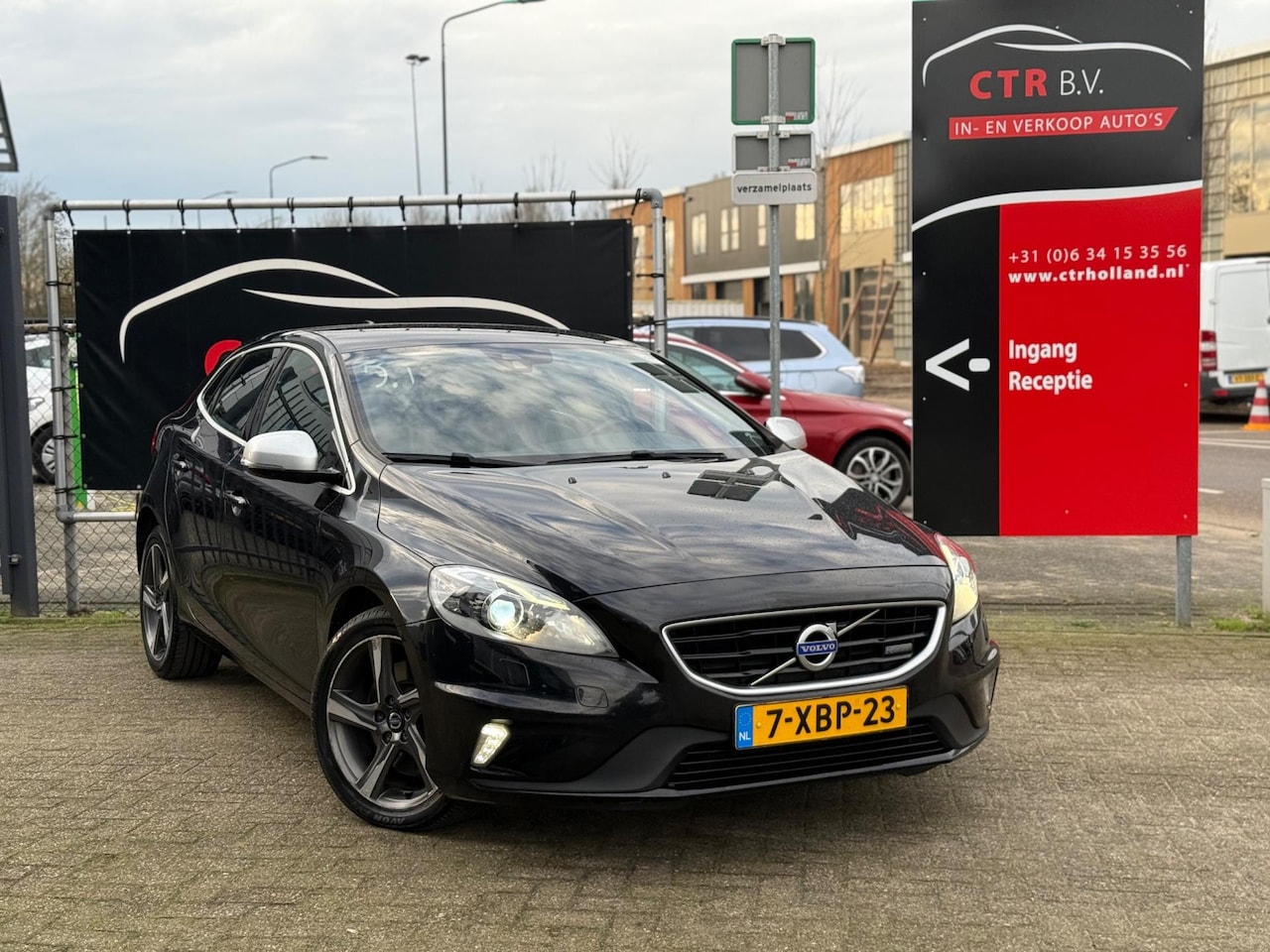 Volvo V40 - 2.0 D4 R-Design 190PK (bj 2014) NAV|ECC|LEER|XENON|TREKHAAK - AutoWereld.nl