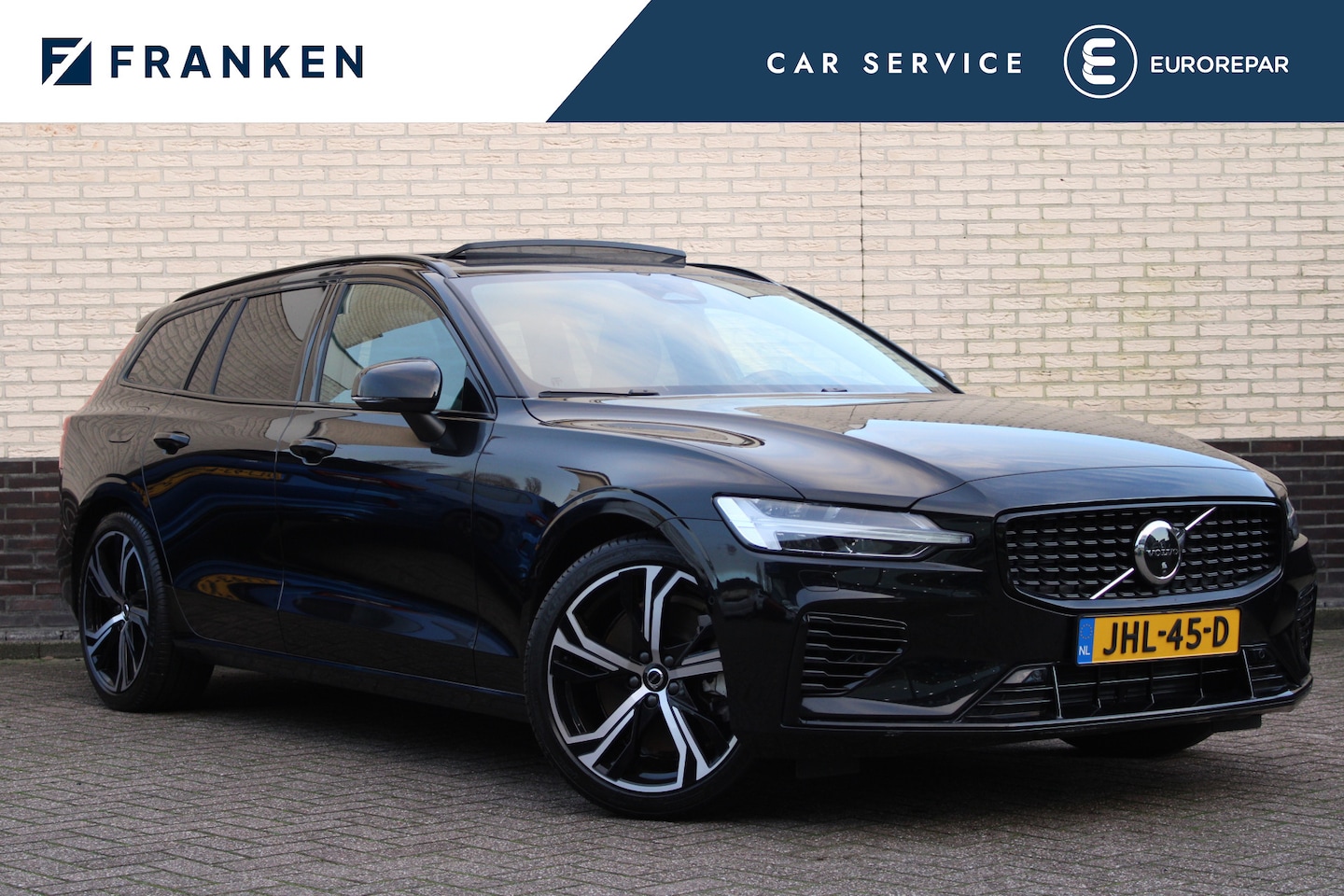 Volvo V60 - 2.0 T6 Plug-in hybrid AWD Plus Dark | Panoramadak | Trekhaak | BLIS | H/K | 360 Camera - AutoWereld.nl