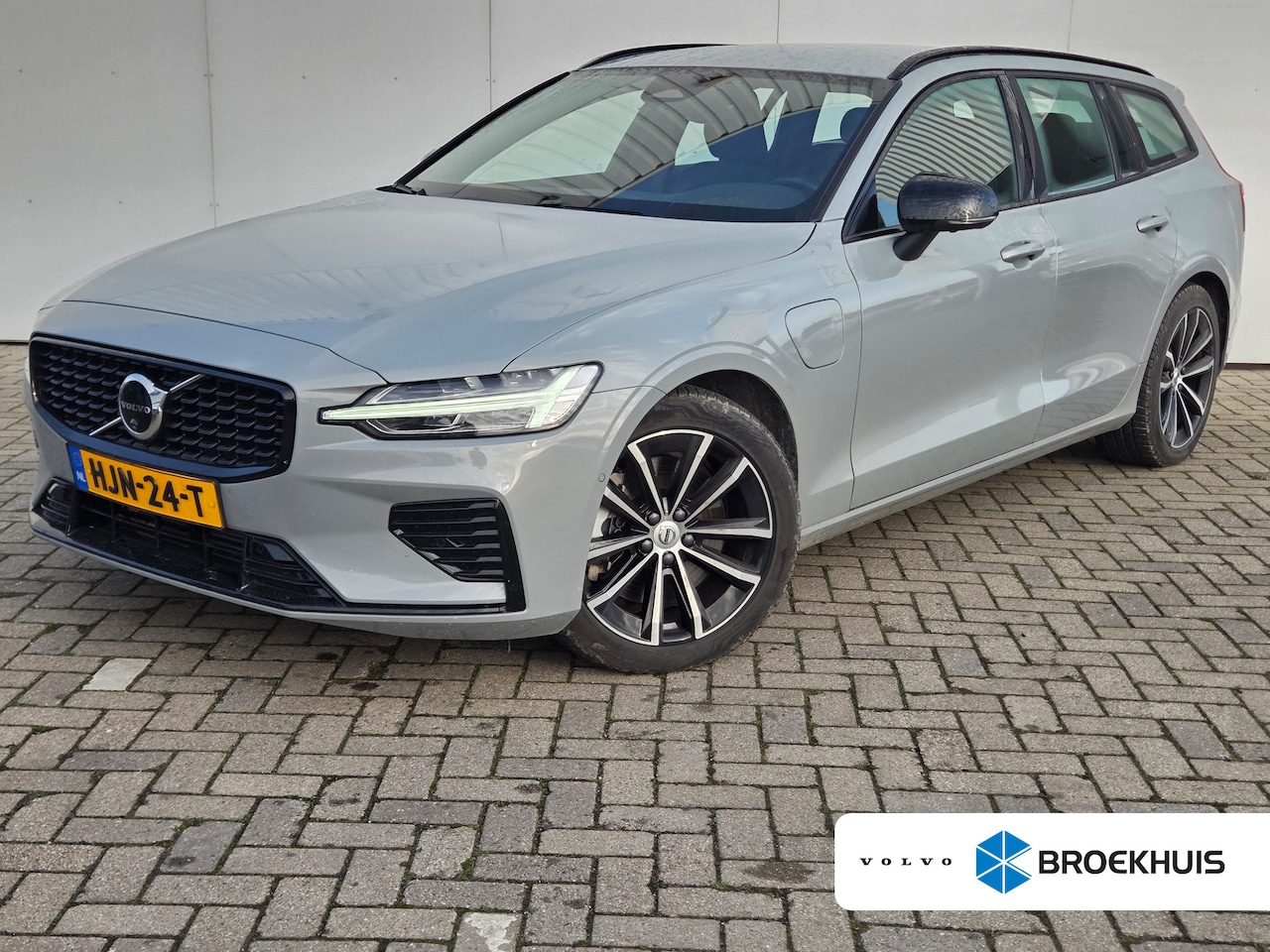 Volvo V60 - 2.0 T6 Plug-in hybrid AWD Plus Dark | Trekhaak | 360cam | Harman Kardon | - AutoWereld.nl