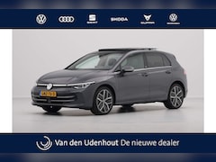 Volkswagen Golf - 1.5 eHybrid 50 Edition Panorama Stoel/Stuurverwarming Camera PDC Standkachel