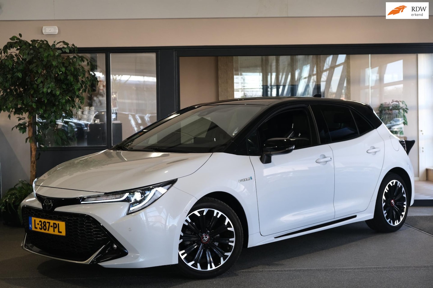 Toyota Corolla - 1.8 Hybrid GR-Sport 122PK Automaat Navi ACC CAM PDC - AutoWereld.nl