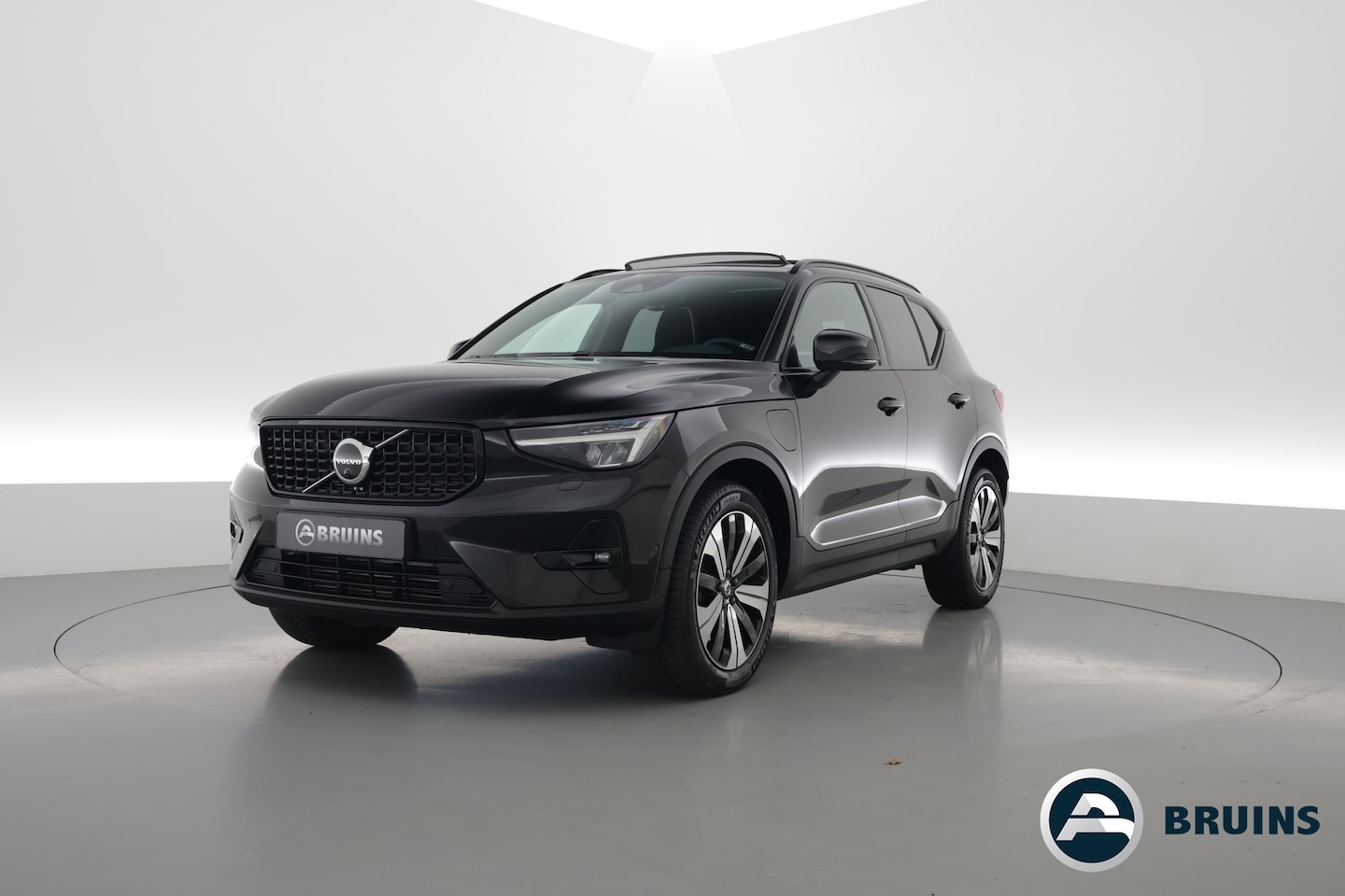 Volvo XC40 - 1.5 T5 Plug-in hybrid Ultimate Dark | Facelift | Pano-dak | 360 camera | H&K Audio | Adap. - AutoWereld.nl