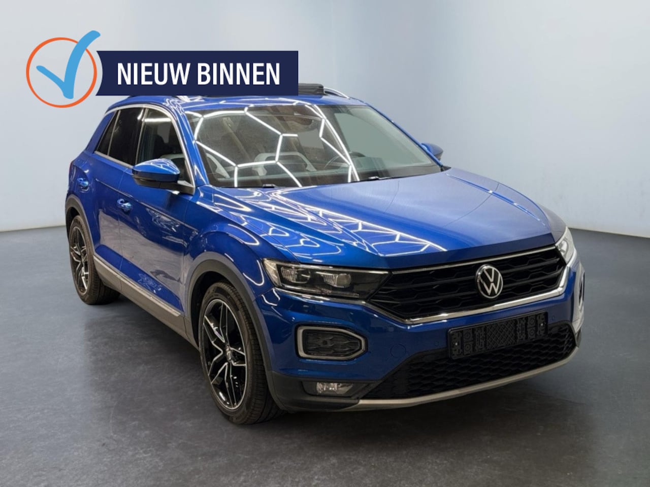 Volkswagen T-Roc - 1.5 TSI Sport | Panoramadak | Camera | Half lederen bekleding | - AutoWereld.nl