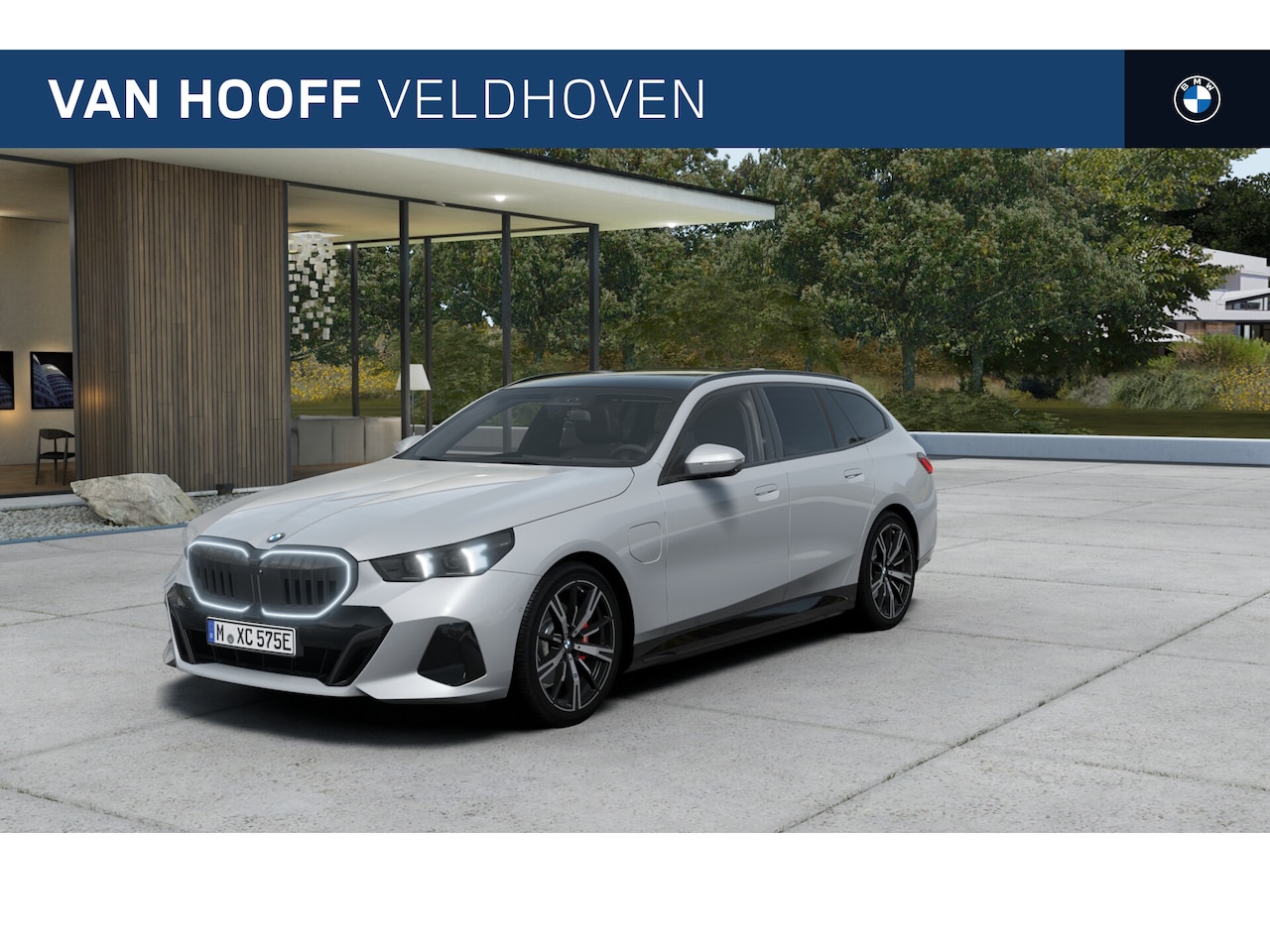 BMW 5-serie Touring - 530e M Sport Automaat / Panoramadak / Trekhaak / Adaptieve LED / Comfort Access / Parking - AutoWereld.nl