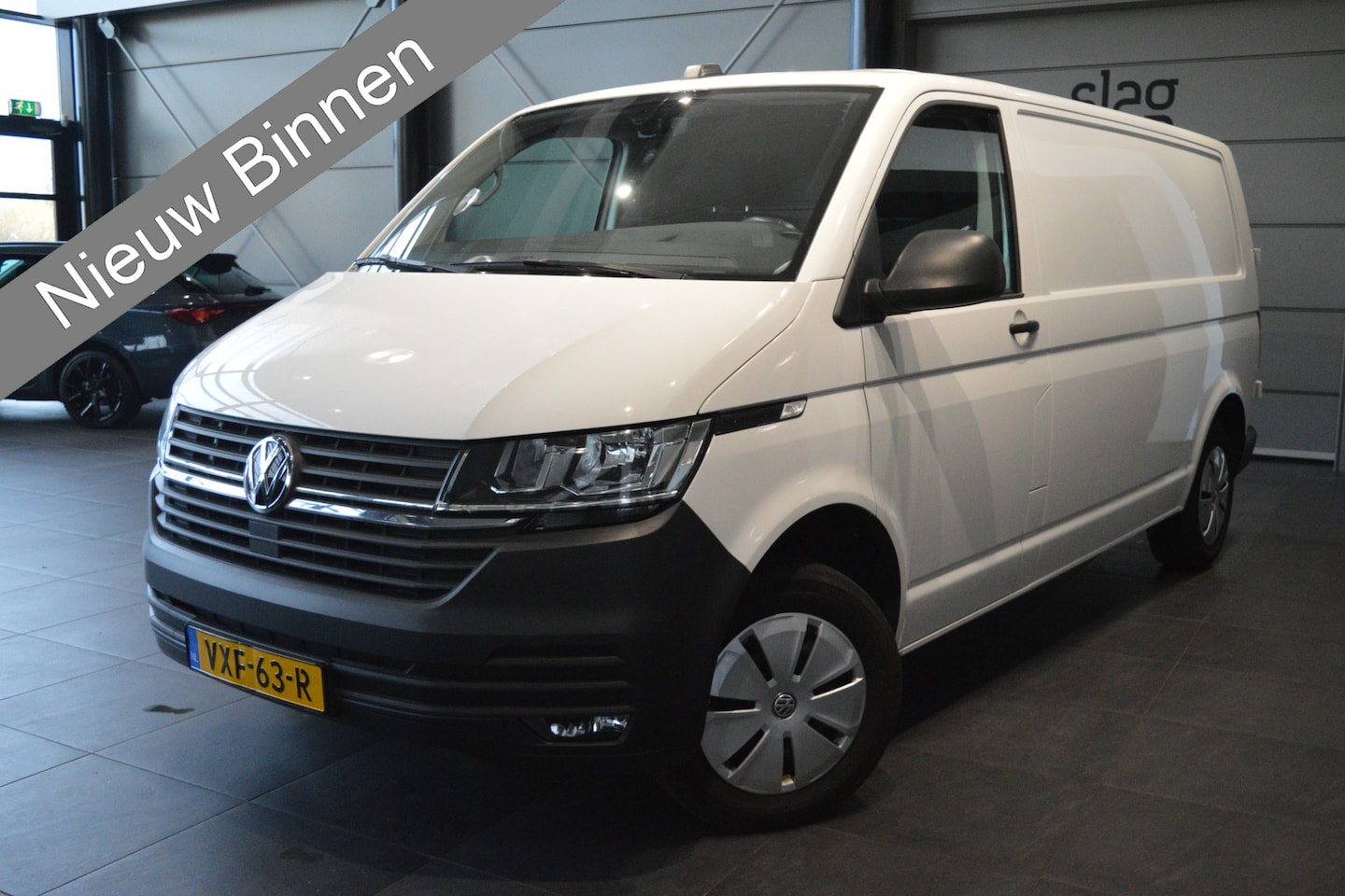 Volkswagen Transporter - 2.0 TDI L2H1 airco navi cruise pdc trekhaak 150 pk !! - AutoWereld.nl