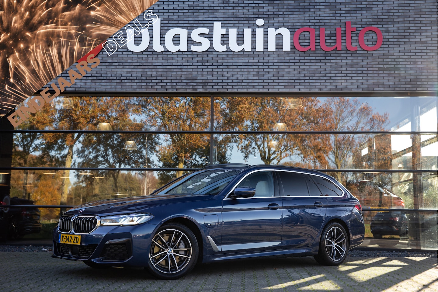 BMW 5-serie Touring - 530e xDrive High Executive M-Sport , 4 wielsturing  Panoramadak, Adap. cruise, Trekhaak, L - AutoWereld.nl