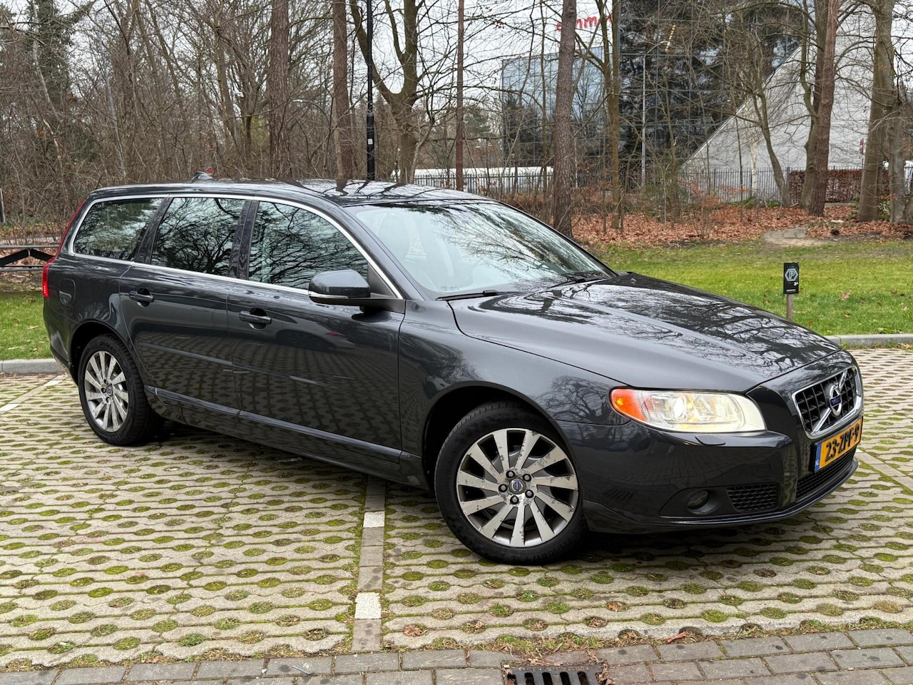 Volvo V70 - 1.6 T4 Momentum 1.6 T4 Momentum - AutoWereld.nl