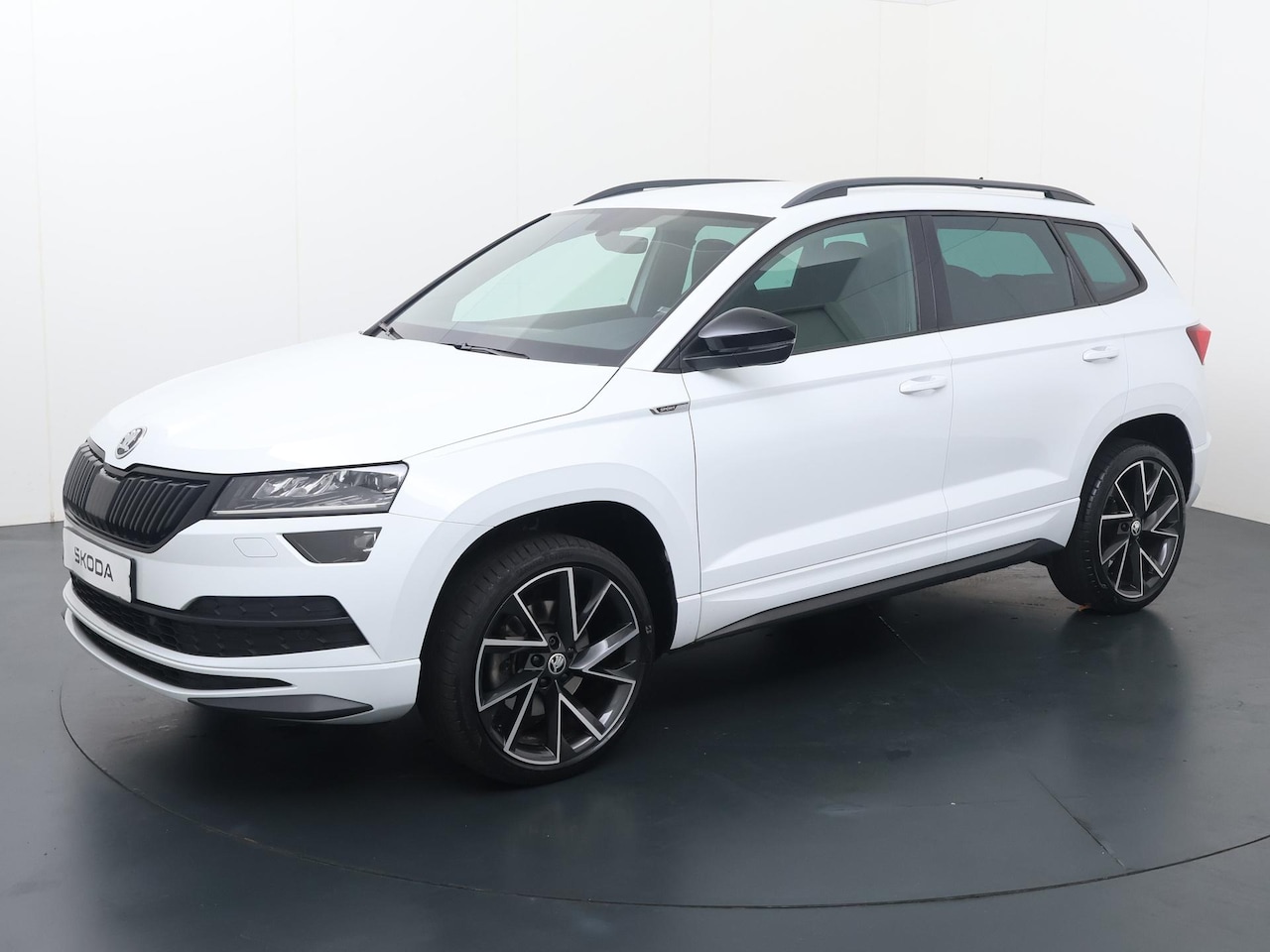 Skoda Karoq - 1.5 TSI ACT Sportline Business | 150 PK | Automaat | Trekhaak wegklapbaar | 19"LM velgen | - AutoWereld.nl