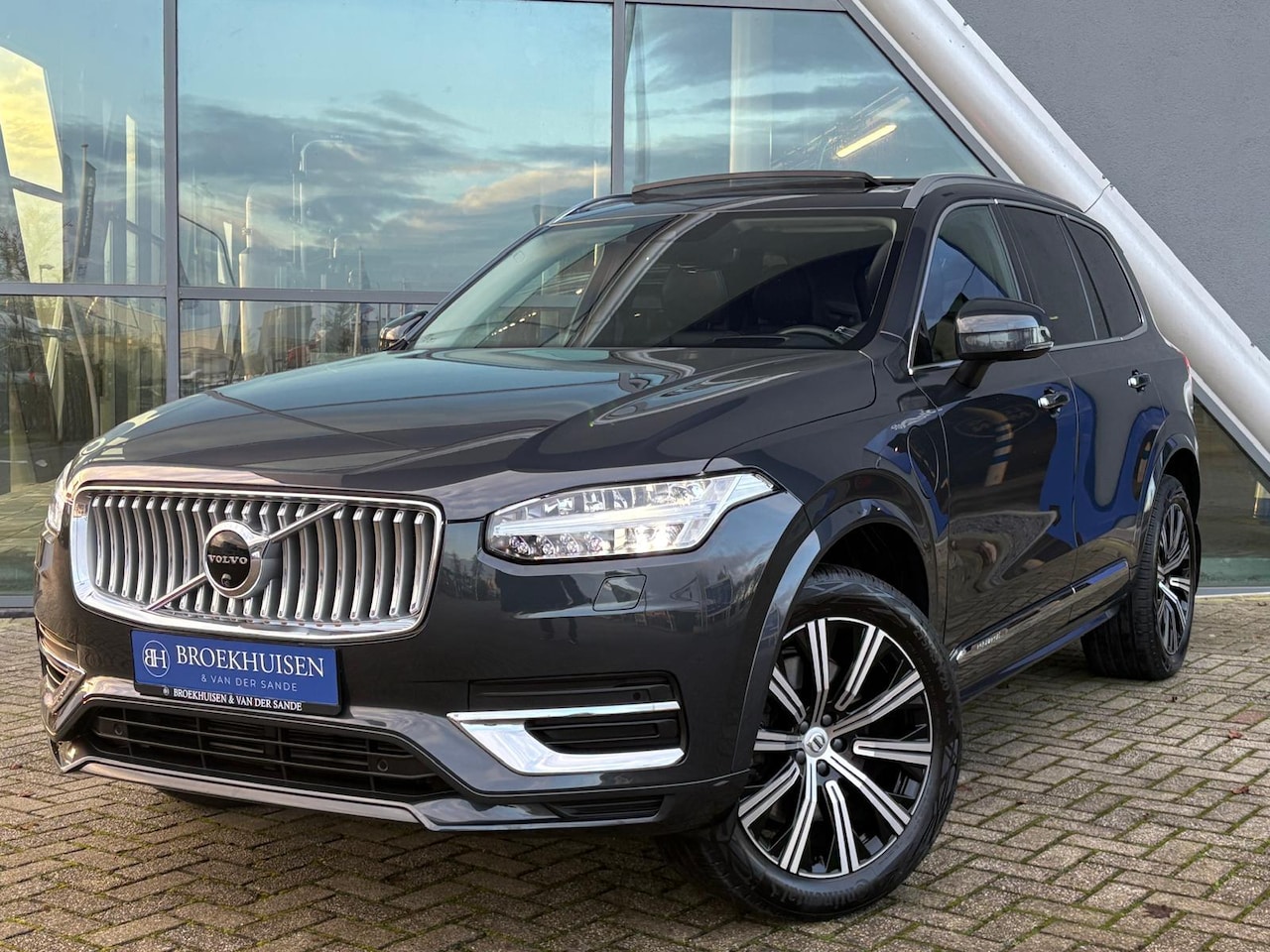 Volvo XC90 - 2.0 T8 Recharge AWD R-Design LONGE range Luchtvering / Stoelventilatie / Trekhaak - AutoWereld.nl