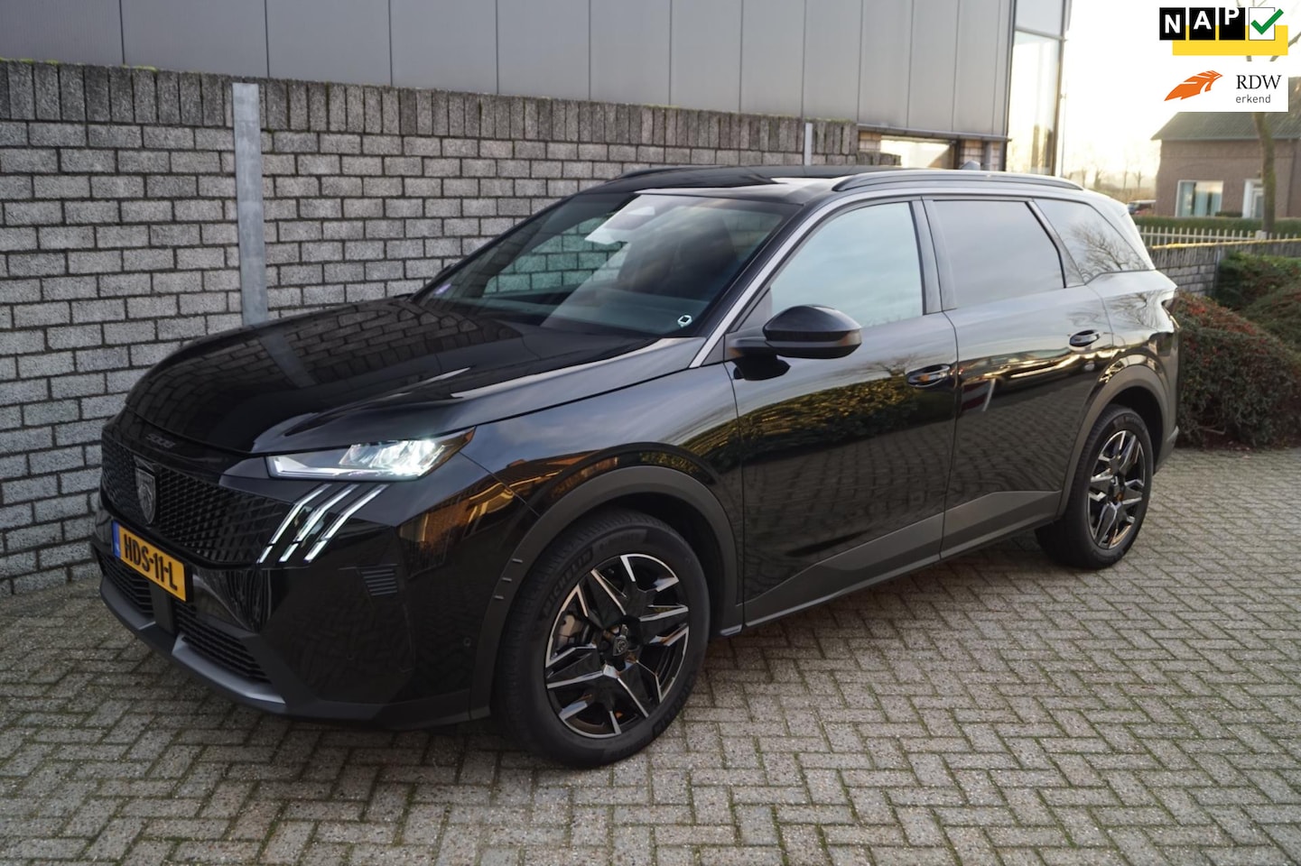 Peugeot 5008 - 1.2 Hybrid 136 PK Allure Autom 7 Pers Half Leder Sportst Stoel/Stuurverw Navi Camera Adapt - AutoWereld.nl