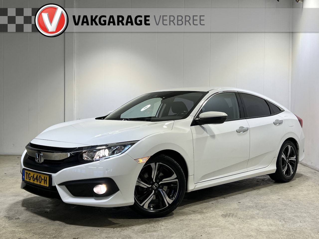 Honda Civic - 1.5 i-VTEC Comfort | Navigatie | LM Velgen 17" | Voorstoelen Verwarmd | Cruise Control Ada - AutoWereld.nl