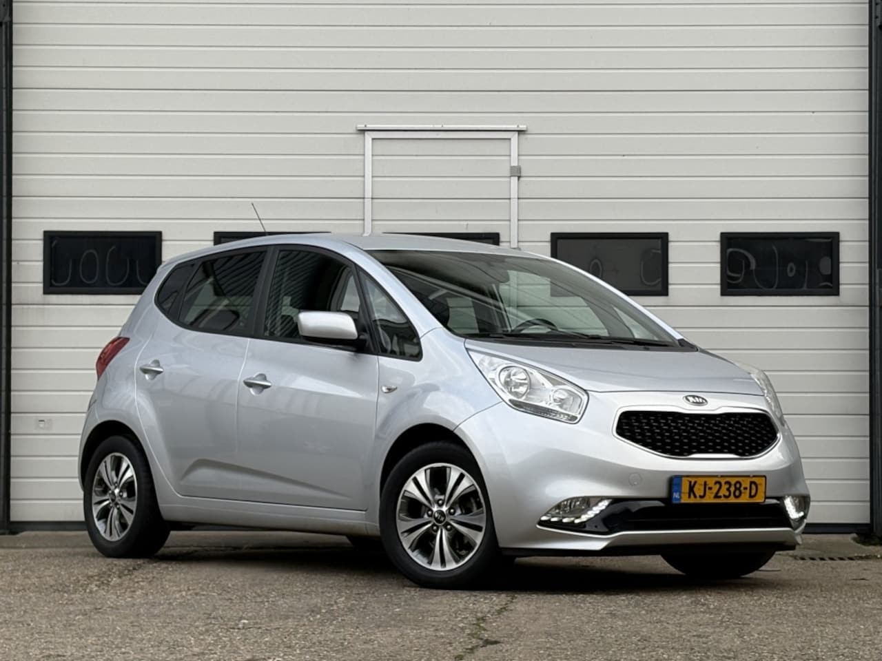 Kia Venga - 1.4 CVVT Dynamic Plus Line Navi | Climate | Camera - AutoWereld.nl