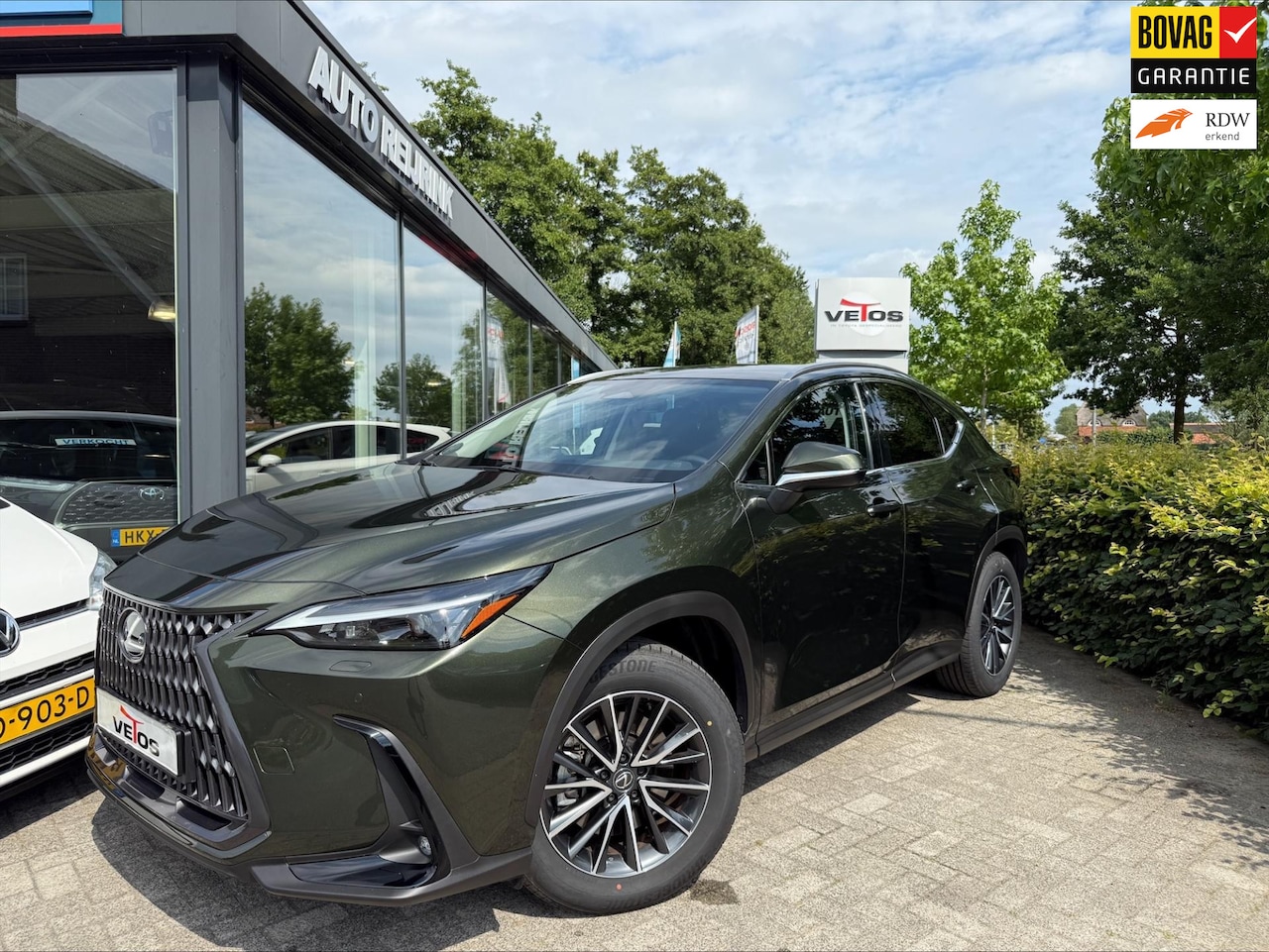 Lexus NX - 450h+ AWD Luxury Line/PLUG IN/TREKHAAK 1500KG AFNB/LEDER/STUUR-EN STOELVERWARMING - AutoWereld.nl