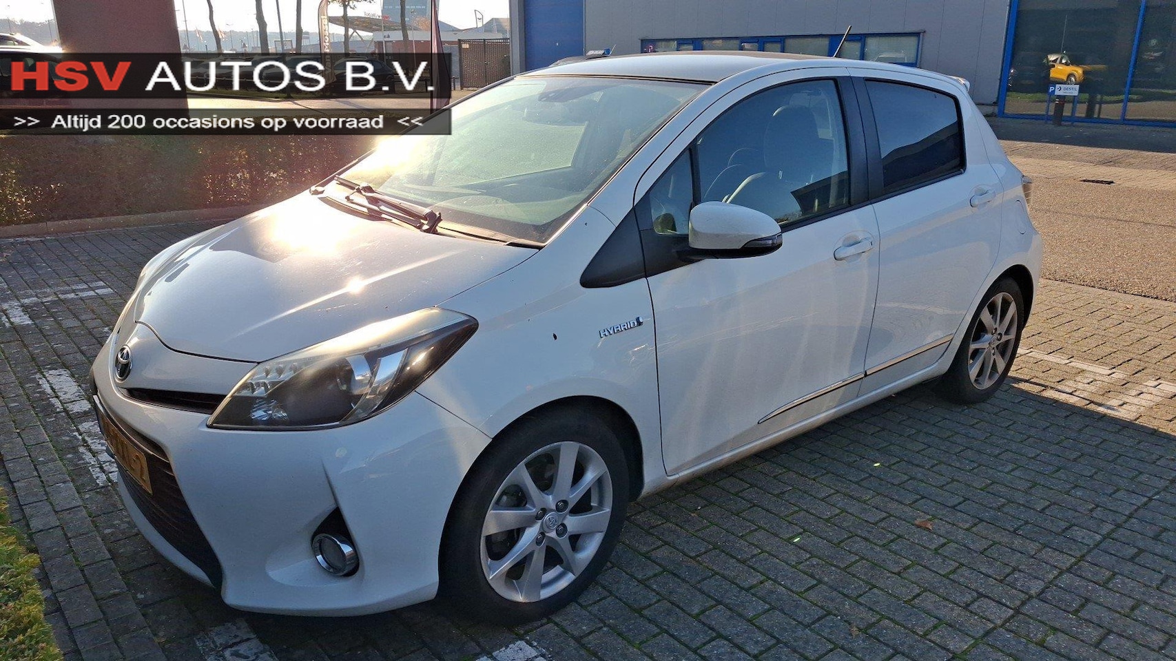 Toyota Yaris - 1.5 Full Hybrid Dynamic navi LM 4-deurs - AutoWereld.nl