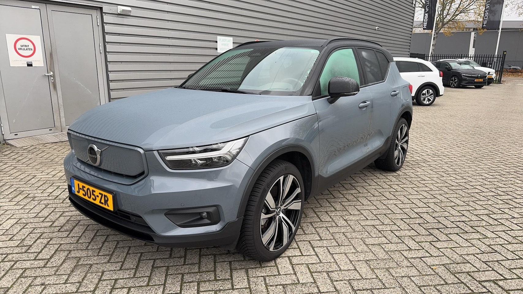 Volvo XC40 - Recharge P8 AWD R-Design | Stoel en stuurverwarming | Adaptieve cruise control | Parkeerca - AutoWereld.nl
