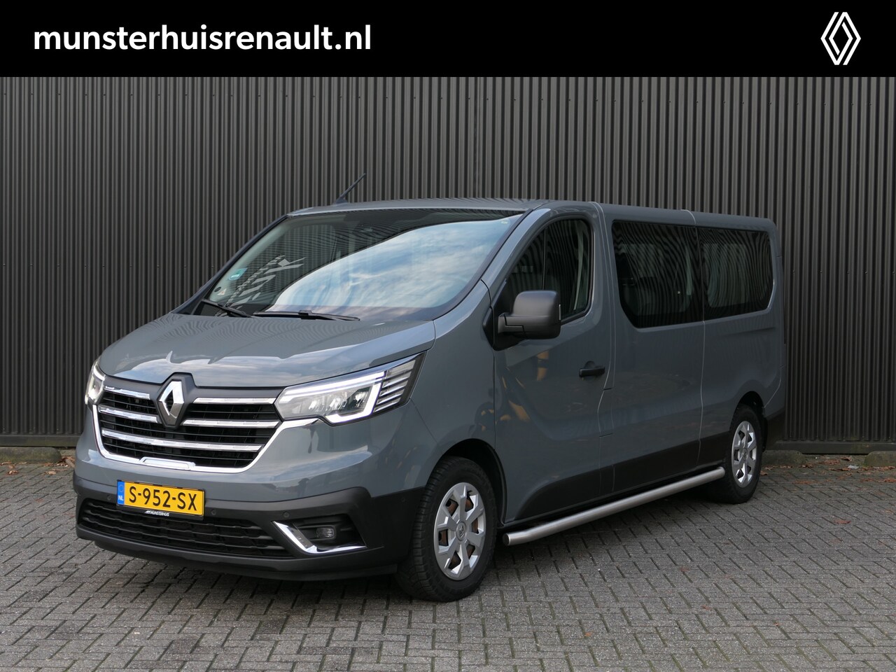 Renault Trafic Passenger - 9 persoons! - Trekhaak - Allseasons - Navi - Sensor V+A - AutoWereld.nl