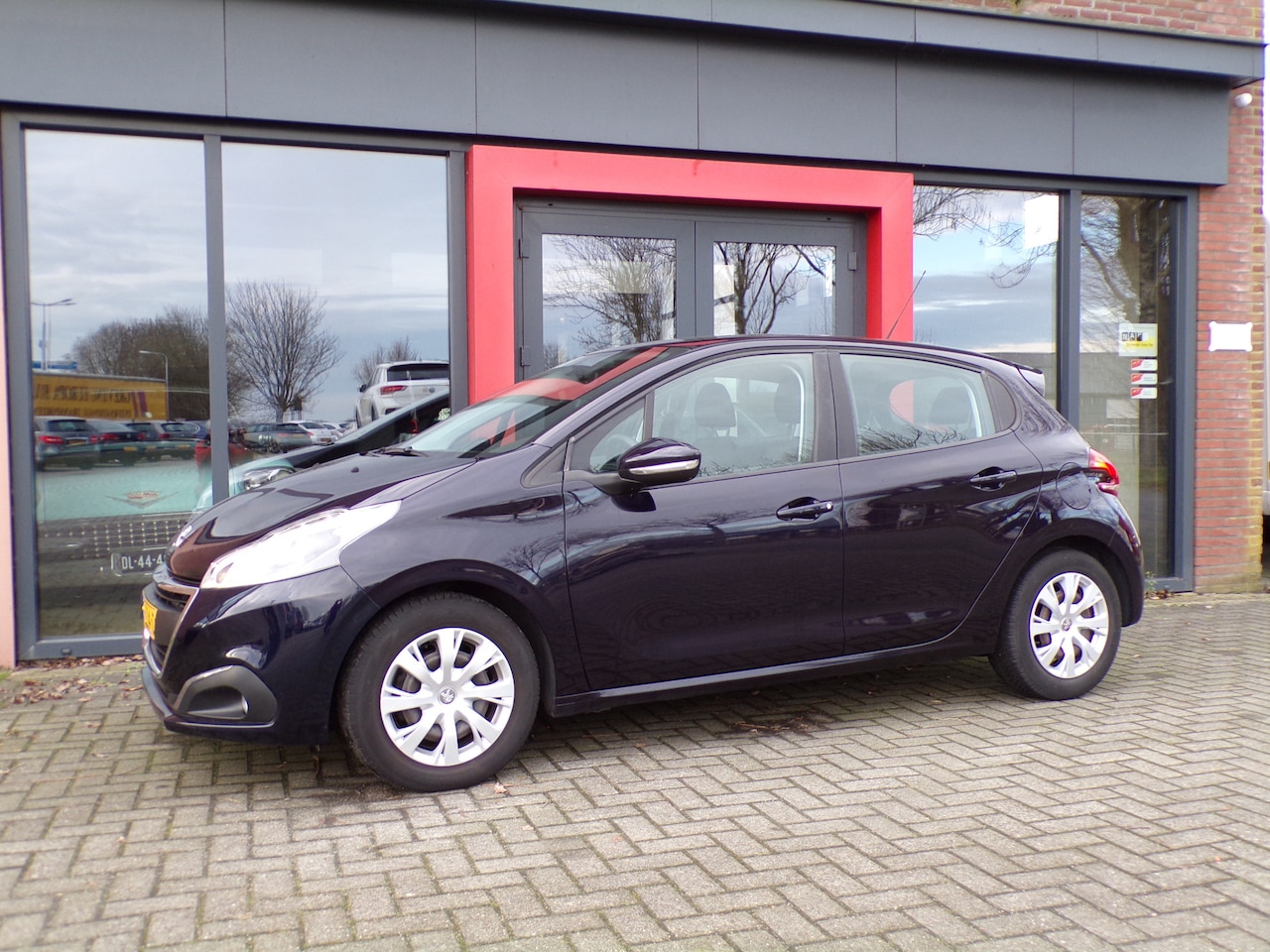 Peugeot 208 - 1.2 PureTech Blue Lion Airco Navi PDC Nieuwe Distributieriem NAP - AutoWereld.nl