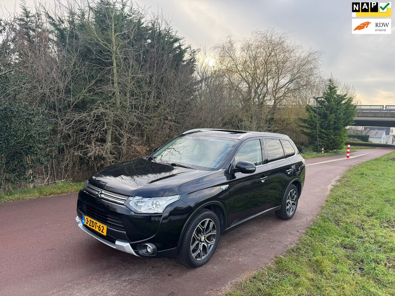 Mitsubishi Outlander - 2.0 PHEV Instyle X-Line|Pano|Leder|Luxe| - AutoWereld.nl