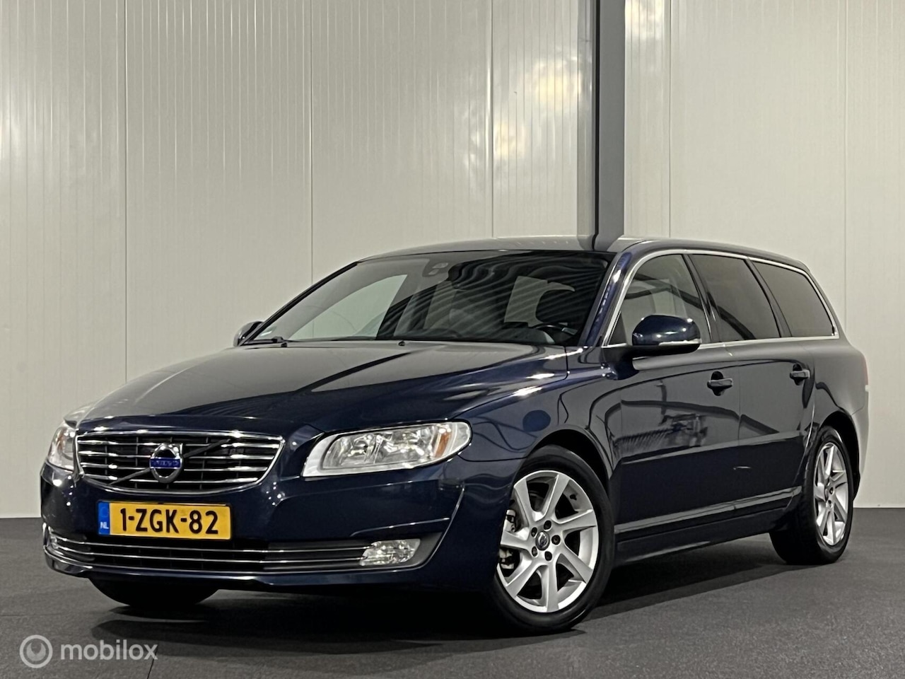 Volvo V70 - 1.6 D2 Nordic+ [ NAP leder trekhaak navigatie ] - AutoWereld.nl