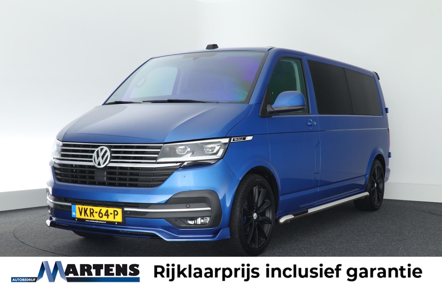 Volkswagen Transporter - 2.0 TDI 150pk DSG L2H1 DC Bulli Trekhaak Camera Leder ACC Stoelverwarming Virtual Cockpit - AutoWereld.nl