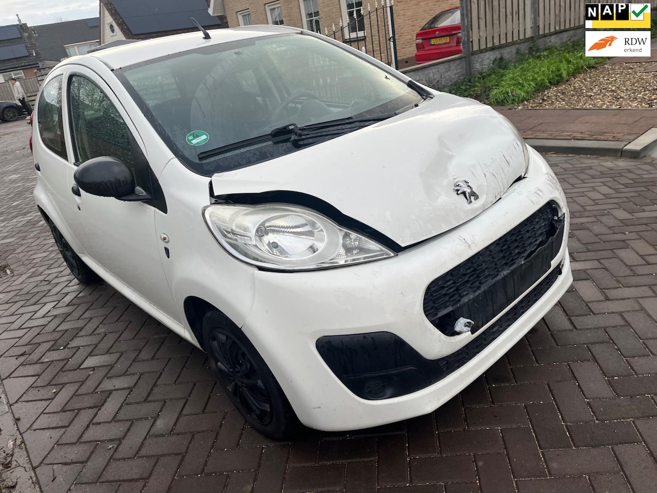 Peugeot 107 - 1.0 Access / 2013 voorschade - AutoWereld.nl