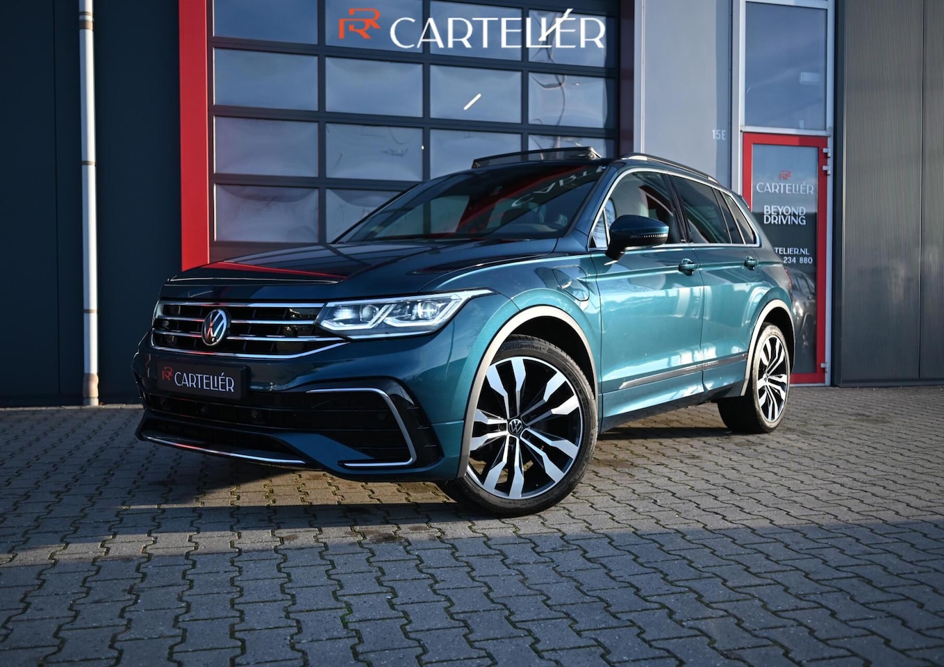 Volkswagen Tiguan - 1.4 TSI eHybrid R-Line | PANO | MATRIX LED - AutoWereld.nl