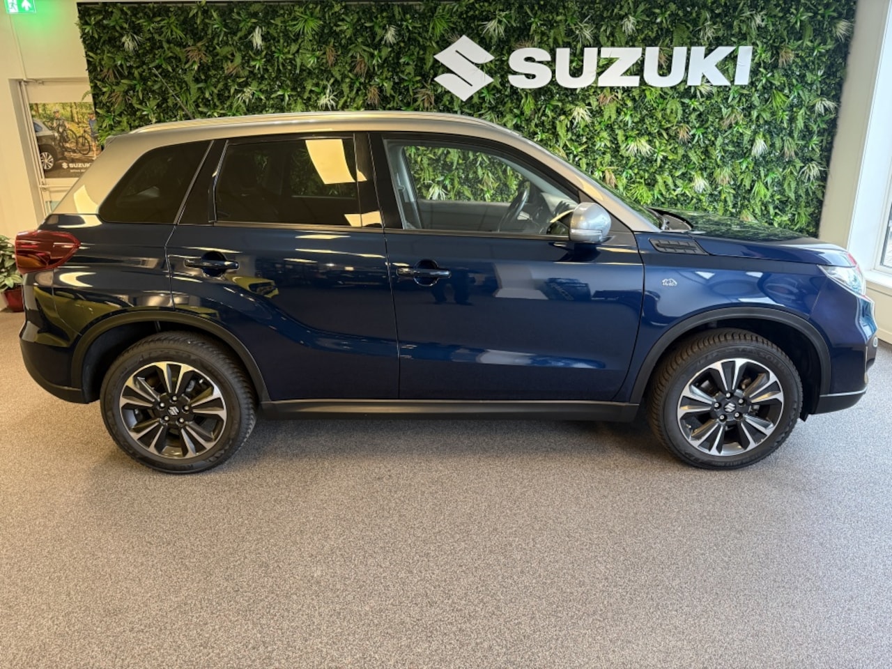 Suzuki Vitara - fabrieksgar. t/m 30-01-2034 1.4 Turbo Style Rhino Edition Smart Hybrid 1.500 KG Trekgew. - AutoWereld.nl
