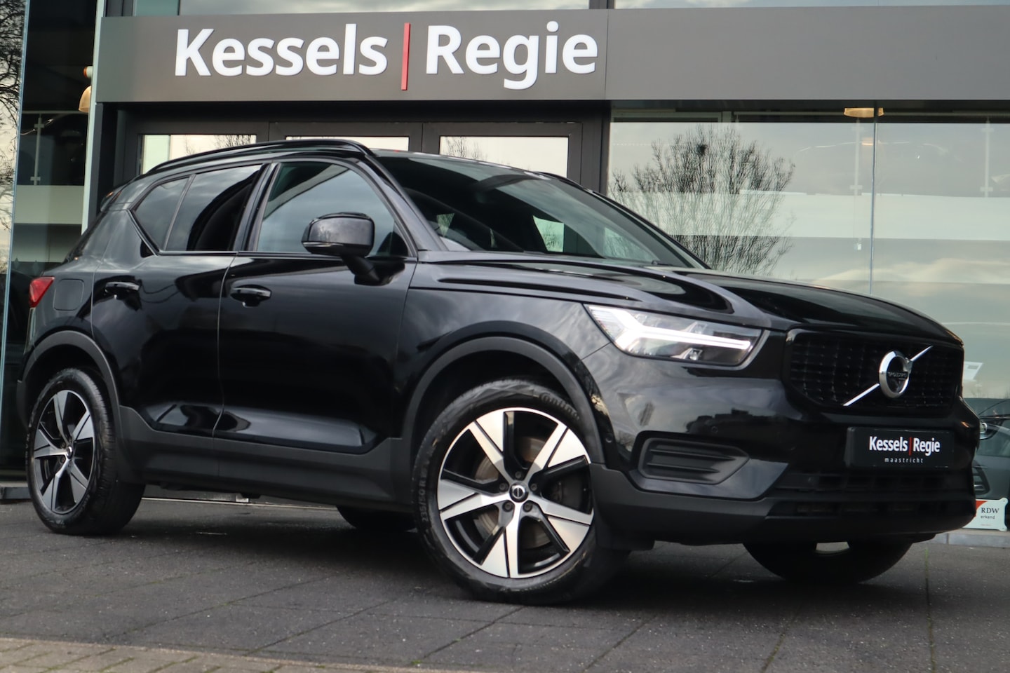 Volvo XC40 - 1.5 T5 Recharge R-Design 360 ACC Keyless Leer 19” Stuur/Stoelverwarming - AutoWereld.nl