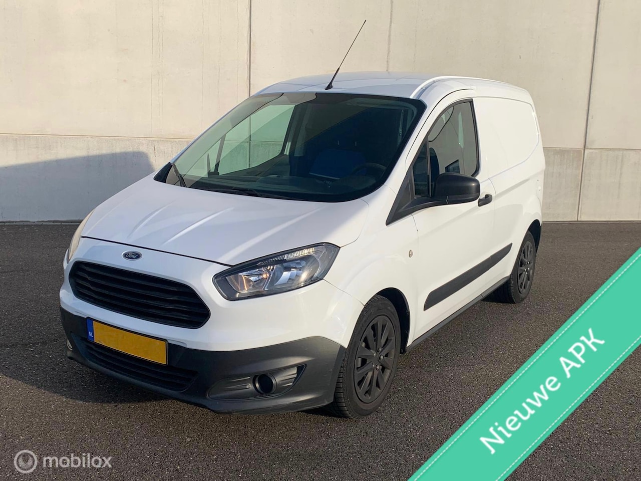 Ford Transit Courier - AIRCO EURO 6 € 3999,- +21% BTW / TAX - AutoWereld.nl