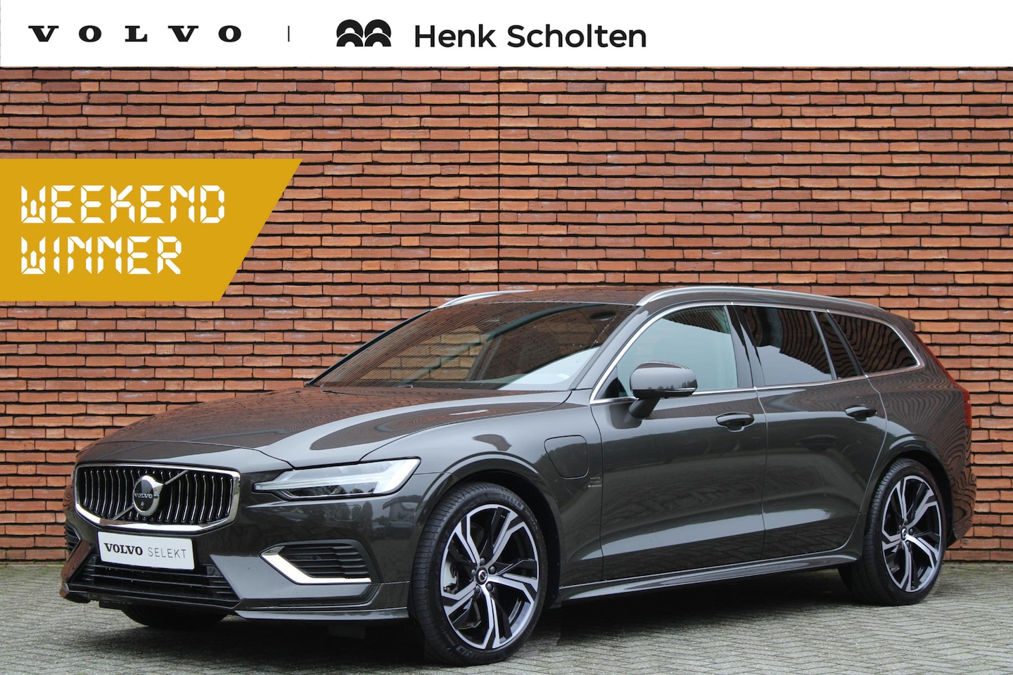 Volvo V60 - T6 Automaat Recharge AWD Plus Bright | Panoramadak | Styling Kit met uitlaatstukken | Adap - AutoWereld.nl