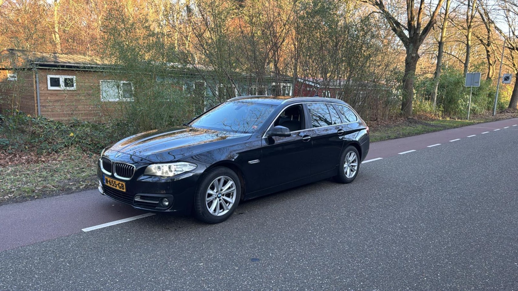 BMW 5-serie Touring - 518d Luxury Edition FACELIFT LEER NAVIAGTIE CLIMA ZWART 2017 - AutoWereld.nl