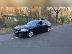 BMW 5-serie Touring - 518d Luxury Edition FACELIFT LEER NAVIAGTIE CLIMA ZWART 2017