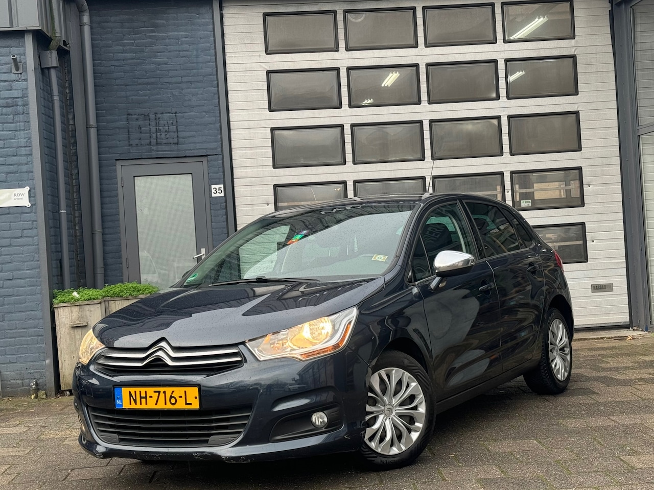 Citroën C4 - 1.2 PureTech Attraction | Clima | Cruise | PDC - AutoWereld.nl
