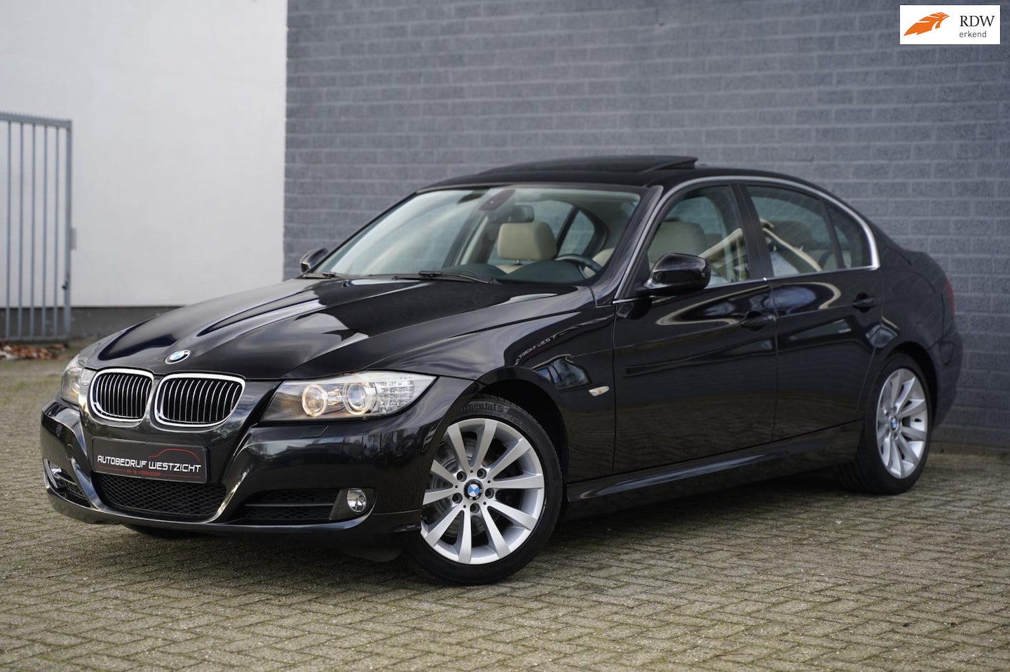 BMW 3-serie - 330i Luxury Line LCI 272pk, Automaat, Schuifdak - AutoWereld.nl
