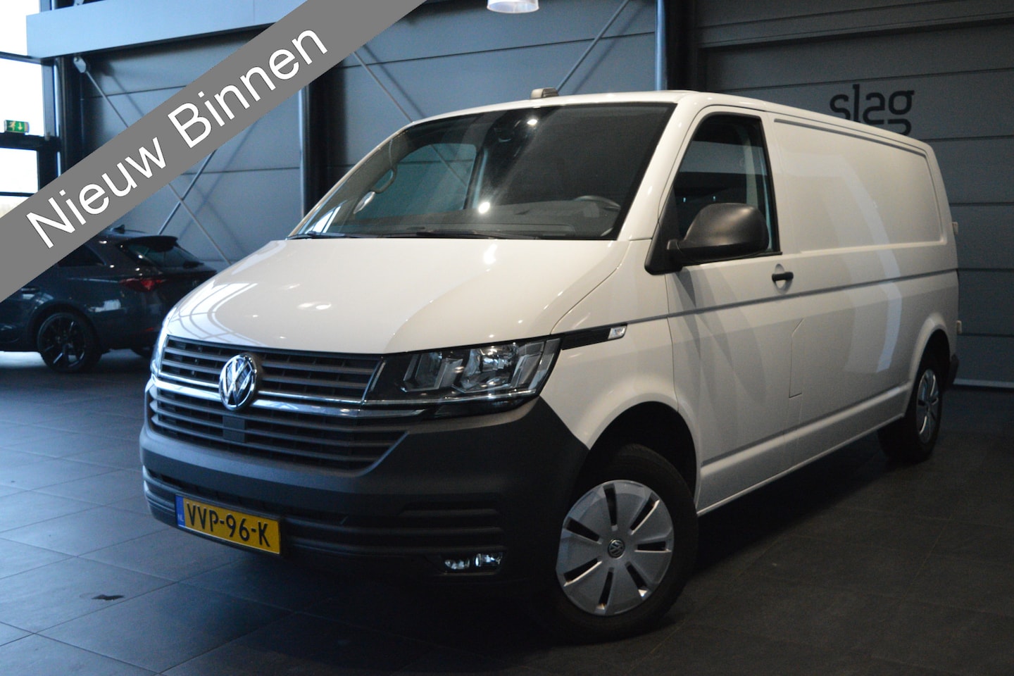 Volkswagen Transporter - 2.0 TDI L2H1 navi airco cruise pdc trekhaak 110 pk !! - AutoWereld.nl