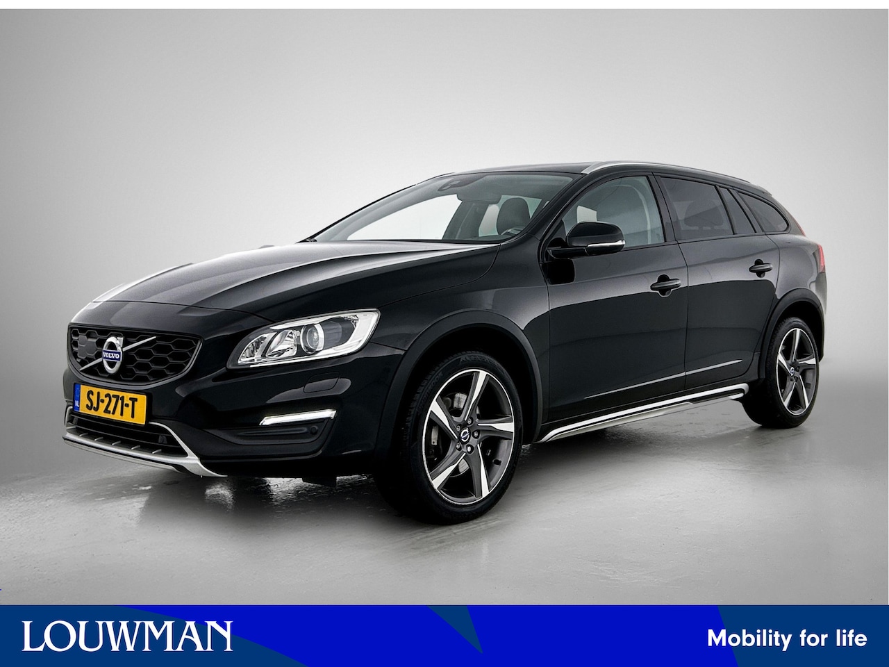 Volvo V60 Cross Country - 2.0 D4 Summum Lederen bekleding | Lichtmetalen velgen | Stoelverwarming - AutoWereld.nl
